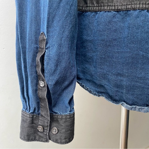 Elie Tahari Two Tone Contrast Button Up Shirt - Picture 5 of 13